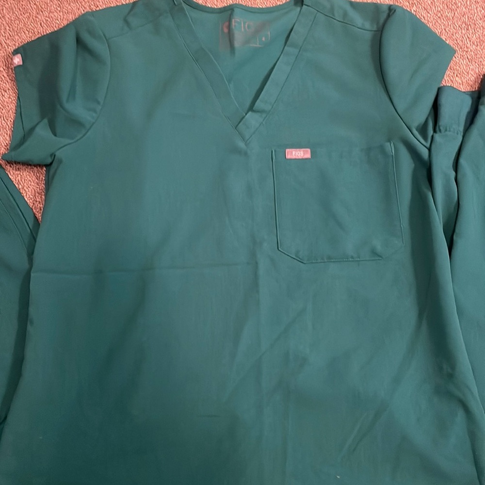 Figs scrubs green